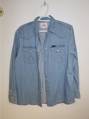 Wrangler women’s Light Blue Denim Western Shirt